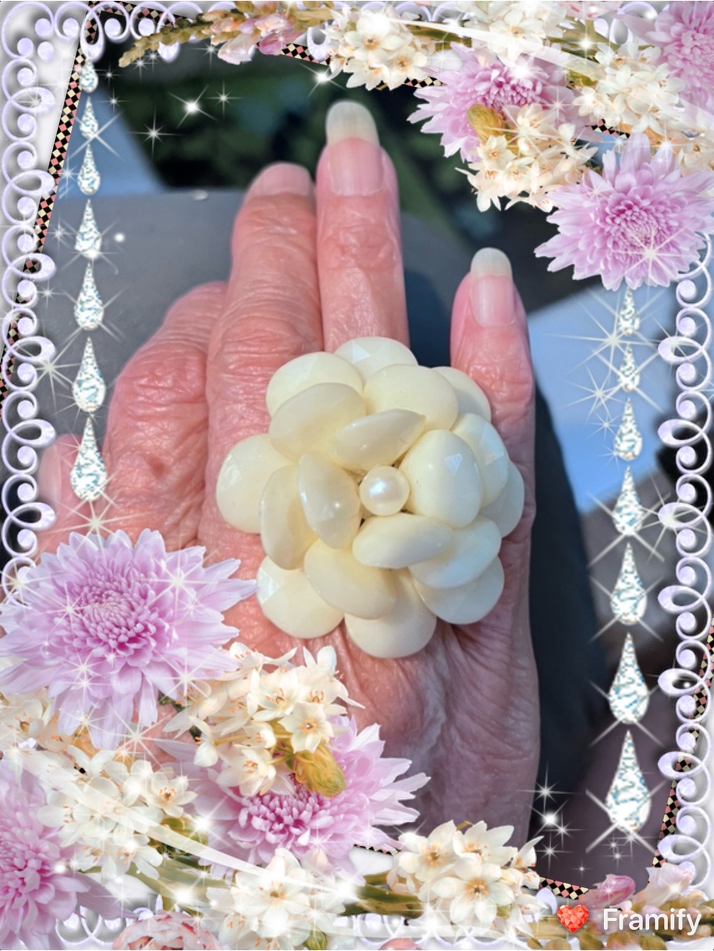 🌸💍 OFF WHITE LARGE FLOWER ADJUSTABLE RING. NEW!